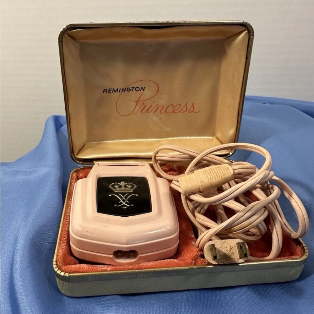 Vintage 1960s Women's Remington Princess Pink Electric Shaver Razor & Case Works